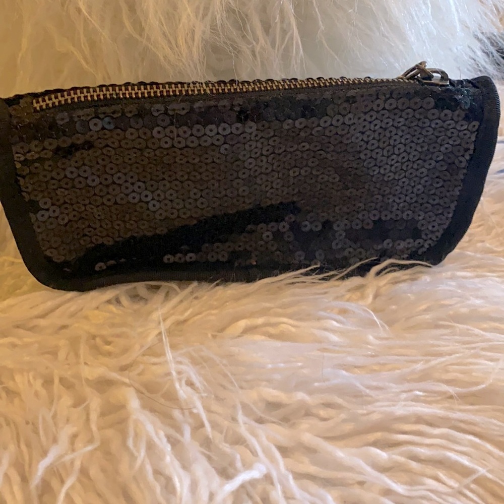 GAP Sequined clutch